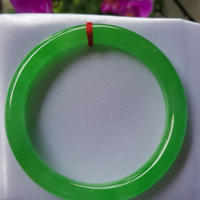 Vòng tay nữ đá cẩm thạch tự nhiên Ngọc Lý Đẹp 54mm x cọng 8mm Màu Xanh Lý tươi sáng bóng mượt đẹp Nữ 53kg - 60kg đeo Vòng hợp nữ mệnh Mộc mệnh Hỏa mệnh Thủy ạ