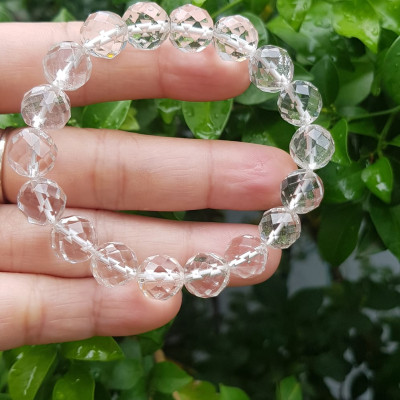 Vòng tay phong thủy nữ đá thạch anh trắng giác tự nhiên Size vòng 10mm Chất liệu đá thạch anh màu trắng tinh khôi giác đẹp ạ 