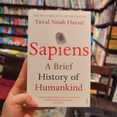 Sách - Sapiens: A Brief History of Humankind by Yuval Noah Harari/Civilization & Culture/Multi-million copy bestseller