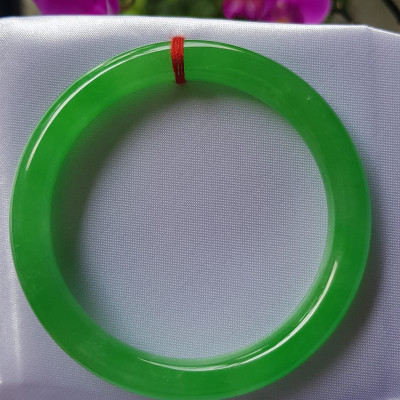 Vòng tay nữ đá cẩm thạch tự nhiên Ngọc Lý Đẹp 54mm x cọng 8mm Màu Xanh Lý tươi sáng bóng mượt đẹp Nữ 53kg - 60kg đeo Vòng hợp nữ mệnh Mộc mệnh Hỏa mệnh Thủy ạ