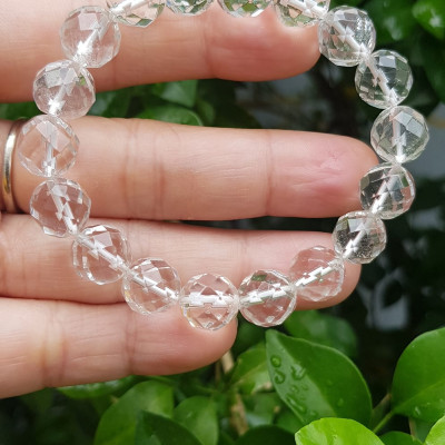 Vòng tay phong thủy nữ đá thạch anh trắng giác tự nhiên Size vòng 10mm Chất liệu đá thạch anh màu trắng tinh khôi giác đẹp ạ 