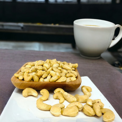 Hạt điều tách vỏ đã sấy giòn, nguyên hạt Bình Phước thơm ngon loại 1 MộcLan HEALTHY FOODS - 250G, 500G