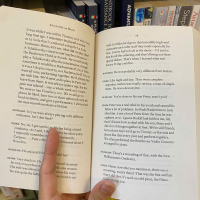 Sách - Absolutely On Music: Conversations with Seiji Ozawa by Haruki Murakami | Music Nonfiction / An intimate conversation about music and creativity / Ngoại văn Tiếng Anh