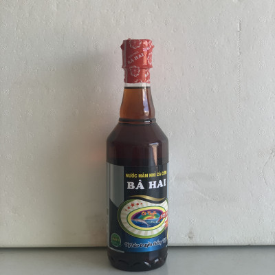 Lốc Chai Tròn Nhựa Tiết Kiệm Nước Mắm Cá Cơm Loại 1 Bà Hai ( 8 chai x 500ml )