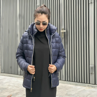 Áo khoác Michael Kors màu Navy chất liệu cao cấp, mềm mại, dáng gọn ấm áp, phù hợp công sở, đi du lịch, những khu vực lạnh sâu và cần chống gió