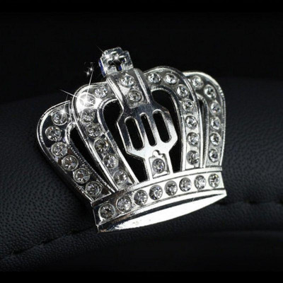 Bọc vô lăng đính đá, vương miện ( phù hợp nhiều dòng xe cỡ 38cm)