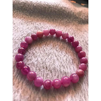 CHIẾC VÒNG TAY NỮ ĐÁ RUBBY HỒNG CÁNH SEN ĐẸP  SIZE VÒNG 8LY ĐÚNG CUNG SANH HỢP NỮ MỆNH HỎA MỆNH THỔ  100% ĐÁ RUBBY HỒNG TỰ NHIÊN Ạ