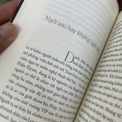 BRIGITTE MACRON - Phu nhân tổng thống Pháp - Người phụ nữ tự do - Maelle Brun - Nguyễn Thị Tươi dịch – Nxb Phụ Nữ Việt Nam (bìa mềm)