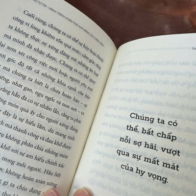 SỰ TỰ TIN - HÀNH TRÌNH KHÁM PHÁ KHẢ NĂNG CỦA CHÍNH MÌNH – The School Of Life - Ymate – NXB Dân Trí