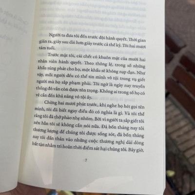 Sách - Dòng Máu Cao Quý (Nhã Nam HCM)