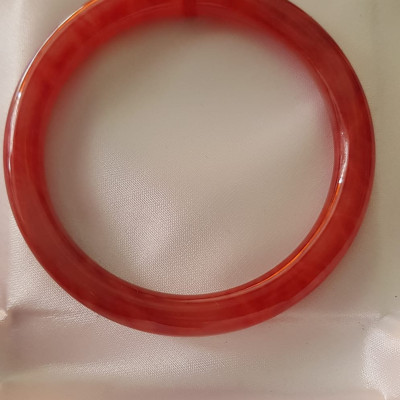 Vòng Cẩm Thạch Đỏ Bông 59mm x cọng 8mm màu đỏ bông tươi sáng bóng thiệt đẹp là màu chiến thắng chuẩn hợp nữ mạng hỏa mạng thổ 57kg - 70kg đeo đẹp tay may mắn tốt sức khỏe công việc rực rỡ tài lộc ạ