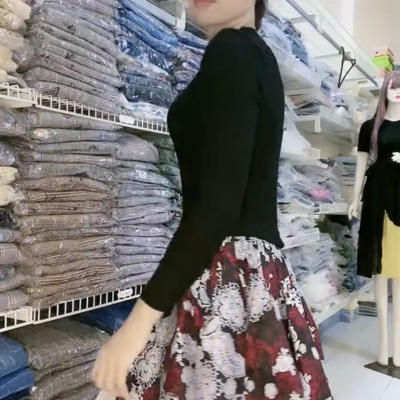 Đầm bí cao cấp myqlothing họa tiết dập nổi sắc sảo bền đẹp trên chất liệu.