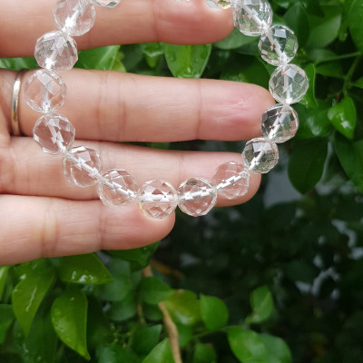 Vòng tay phong thủy nữ đá thạch anh trắng giác tự nhiên Size vòng 10mm Chất liệu đá thạch anh màu trắng tinh khôi giác đẹp ạ 