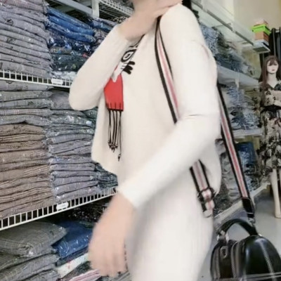 Set áo croptop và đầm ôm body myqlothing dày mềm mịn ôm form chuẩn dáng.