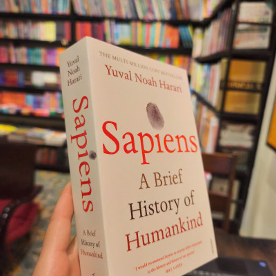 Sách - Sapiens: A Brief History of Humankind by Yuval Noah Harari/Civilization & Culture/Multi-million copy bestseller