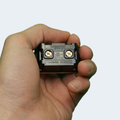 Ổ cắm đơn 2 chấu 10A, size S (F30426USM_WE_G19) S-Flexi