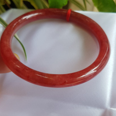 Vòng Cẩm Thạch Đỏ đẹp 58mm x chột 7mm màu đỏ đậm bóng là màu chiến thắng chuẩn hợp nữ mạng hỏa mạng thổ 55kg - 68kg đeo đẹp tay may mắn tốt sức khỏe công việc rực rỡ tài lộc ạ