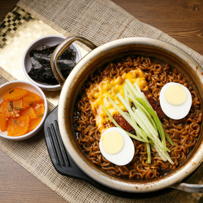 Combo 6 ly Mì Jin Tương Đen vị bò Ottogi 65g
