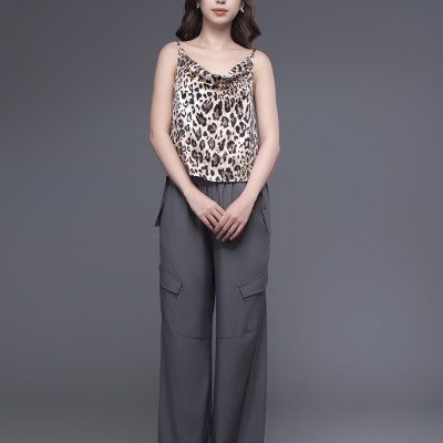 Quần nữ xen lụa xám đậm túi hộp rút ống 