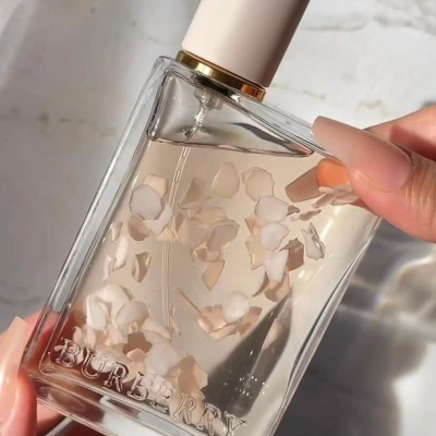 Nước Hoa Nữ Burberry Her Petals Limited Edition 88ml