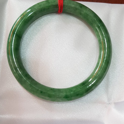 Vòng Cẩm Thạch tự nhiên mới Đậu Lý Sao Sao 56mm x cọng 9mm cao cấp sịn đẹp Vòng tay màu xanh đậu lý bông đậm đều bóng mượt đẹp Nữ 54kg - 64kg đeo rất đẹp sang tay món quà tặng Mẹ , người thân ý nghĩa ạ