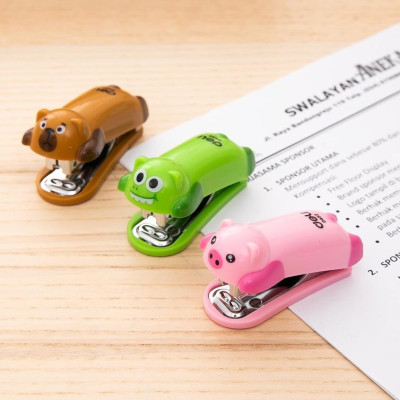  Dập ghim mini #10 Deli - 12 trang, gấu nâu, lợn hồng, cá sấu xanh - 1 cái - E0452