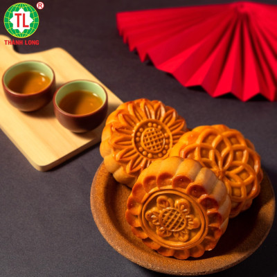 Bộ hộp Bánh trung thu Thịnh Vượng 4 bánh 2 trứng 270g - Thành Long - 1080g - tặng 1 hộp trà - VIỆT NAM