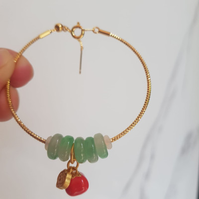 Vòng charm kiểu 5 đồng điếu đá cẩm thạch A Trắng Xanh lý bóng đẹp phối phụ kiện vàng charm trái táo đỏ kiểu may mắn dây vàng kiểu khóa rút đẹp vừa xinh xắn vừa đẹp may mắn tài lộc ạ